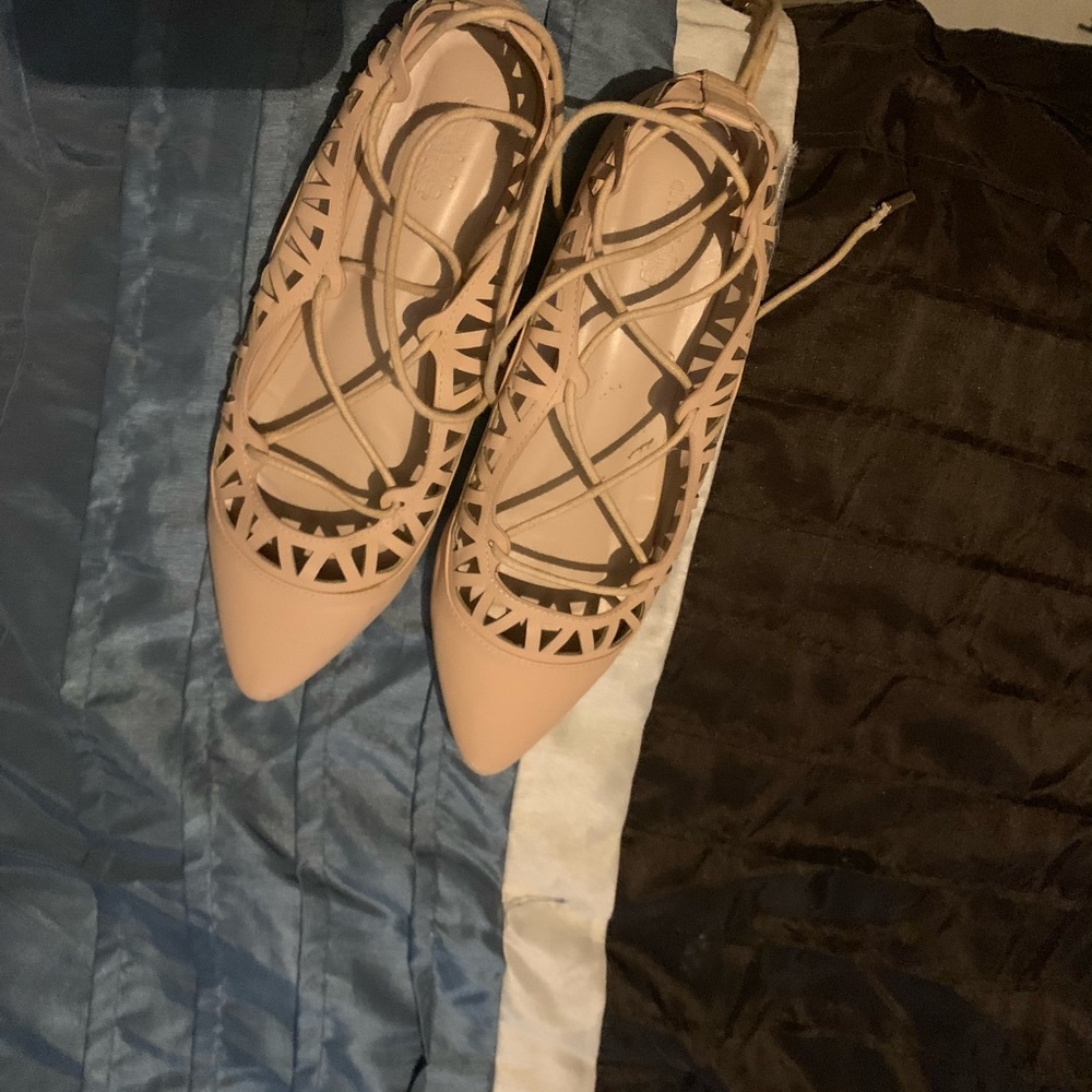 Nude flats